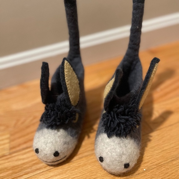 🐴✨ Sew Heart Felt England “Darci Donkey” Slippers – Toddler Size 5 👶🧦 - Picture 2 of 5